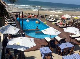 The Point Mancora Beach，位于曼克拉的青旅