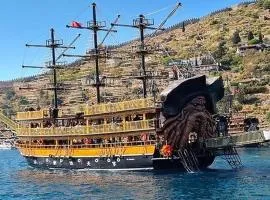 Boat tour with lunch in Alanya 4 hours trip