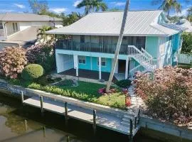 Green Turtle Boathouse HOT TUB view of the canal