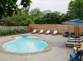 Marina and Main - In Ground Pool and Games Room，位于惠灵顿的带泳池的酒店