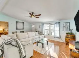 Half-Mi to Lakemont Park Family-Friendly Home!