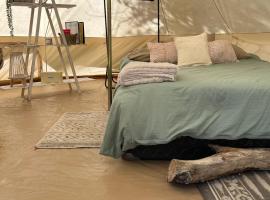 #Y3 Willow Tree Yurt，位于德兰赫勒的酒店