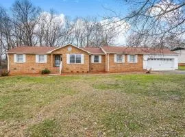 Spacious and private home at Boiling Springs