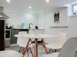 10 minutes to Montreal entire place 2 bedrooms private entrance