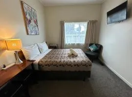 Airport Westney Lodge
