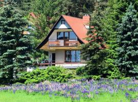 Cottage right next to the forest with a beautiful view of the valley，位于耶什赫维采的酒店