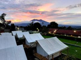 Grand Royale Tapos Resort Bogor，位于Tapos的酒店