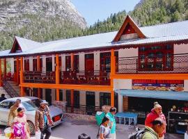 Hotel Chandra Lok Cottage Kabra Niketan，位于Gangotri的酒店