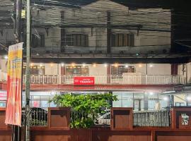 Urbanview Hotel Transit Near Bandara Sultan Hasanuddin，位于Lapangan Udara Hasanuddin的酒店