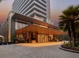 Hilton Gurugram Baani City Centre，位于古尔冈的希尔顿酒店