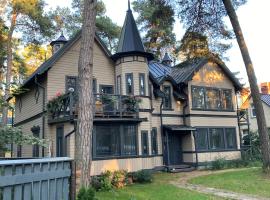 Dacha Apart Hotel，位于尤尔马拉的带停车场的酒店