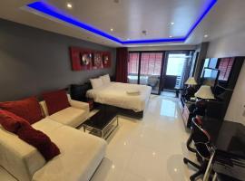 Absolute Bangla Jacuzzi Suites Condo，位于芭东海滩的公寓式酒店