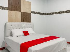 RedDoorz Syariah at Raisaespace Cianjur，位于展玉的酒店