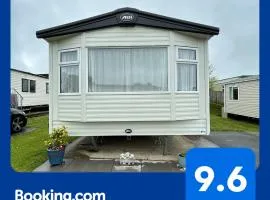 Delightful 2 bedroom Caravan, Pencnwc, New Quay