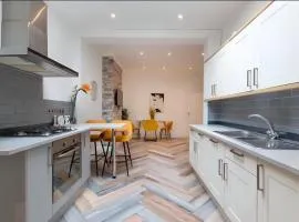 Cosy & Stylish Two Bed Apartment