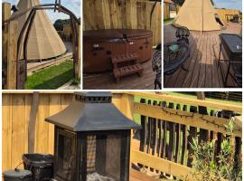 Burtree Country House rooms, Tipi's, Treehouse & Lodge all with secluded Hot Tubs，位于瑟斯克的酒店