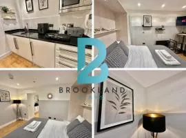 Studio Flat by Brookland Stays Serviced Accommodation Short Lets Leeds with Free WiFi