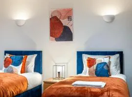 Newmarket House 5 Bedroom 5 En-suite Free Parking
