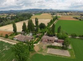 AGRITURISMO LE CORTI DELLA GUALDANA，位于沃盖拉的酒店