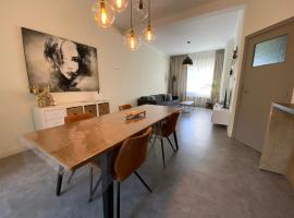 Ruime woning nabij Antwerpen en haven，位于布拉斯哈特的酒店