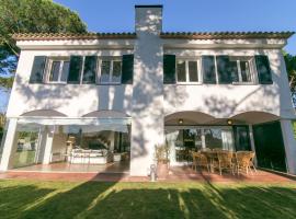 Villa Canadell con Parking Piscina y Barbacoa - WeHost Costa Brava，位于卡莱利亚德帕拉弗鲁赫尔的酒店