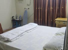 Room Roola Cournich，位于沙迦的酒店