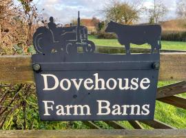 Dovehouse Farm Barns，位于Kingsey的酒店
