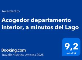 Acogedor departamento interior, a minutos del Lago，位于延基韦的酒店