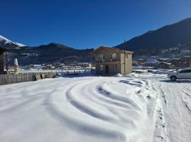 Mountain house in Mestia，位于梅斯蒂亚的山林小屋