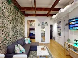 15 Minutes to NYC - Chic Penthouse with bus stop at doorstep
