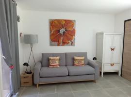 Fully equipped studio，位于Saint-Germain-de-Joux的酒店