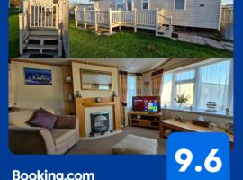 MOLLIES DEN 6 Berth 2 Bedrooms Waterside Leisure Park Ingoldmells，位于英戈尔德梅尔斯的酒店