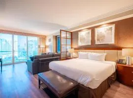 No Resort Fee StripView Balcony+ Free Valet+ Pool