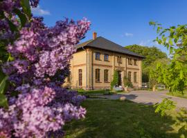 Gutshaus Lexow - zwischen Malchow, Waren-Müritz nahe Mecklenburgische Seenplatte，位于Lexow的酒店