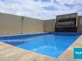 Torre con alberca a 1 cuadra de la playa，位于马萨特兰的自助式住宿