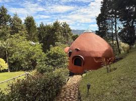 Eco hotel glamping Muluk，位于瓜尔内的酒店