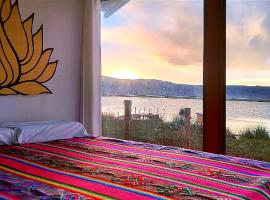 Titicaca Vista Atardecer，位于普诺的带热水浴缸的酒店