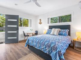 Marley's Place - Motel Russell Island，位于Russell Island的酒店
