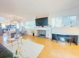 Brea Mall romantic two-bedroom house，位于福乐顿市的酒店