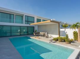 Beachfront 998 Pool Villa，位于Ban Bo Yai的酒店
