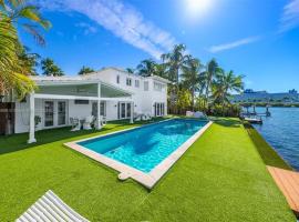Waterfront Paradise 4 BD Villa Miami Breeze with Pool