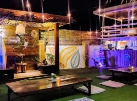 Nnyl Baler Surf & Stay