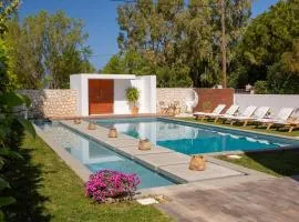 Coastal Chic Luxury Villa La Reina in Ai Giannis
