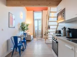 Studio pour deux en mezzanine avec petit balcon