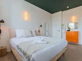 Studio équipé côté rue, parking gratuit