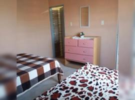 Alojamiento La Casita de Caacupe，位于Colonia Teniente Farina的酒店