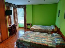 Hotel Pedramea，位于Feás的酒店