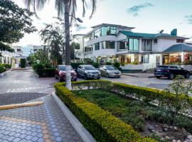 Hoster&iacute;a El Prado，位于伊瓦拉的带泳池的酒店