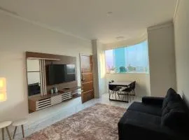 Apartamento amplo e bem localizado