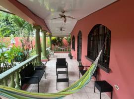 Villa tico House，位于Cariari的酒店